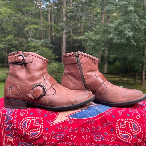 Born Raisa Boots - Picture 1 of 9